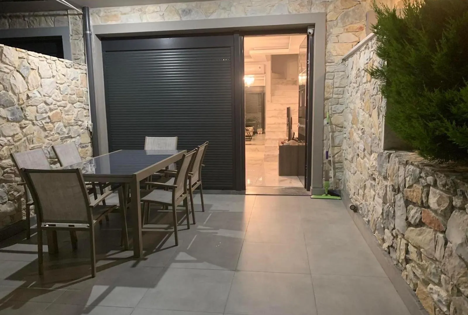Luxury Maisonette Blue Stone location